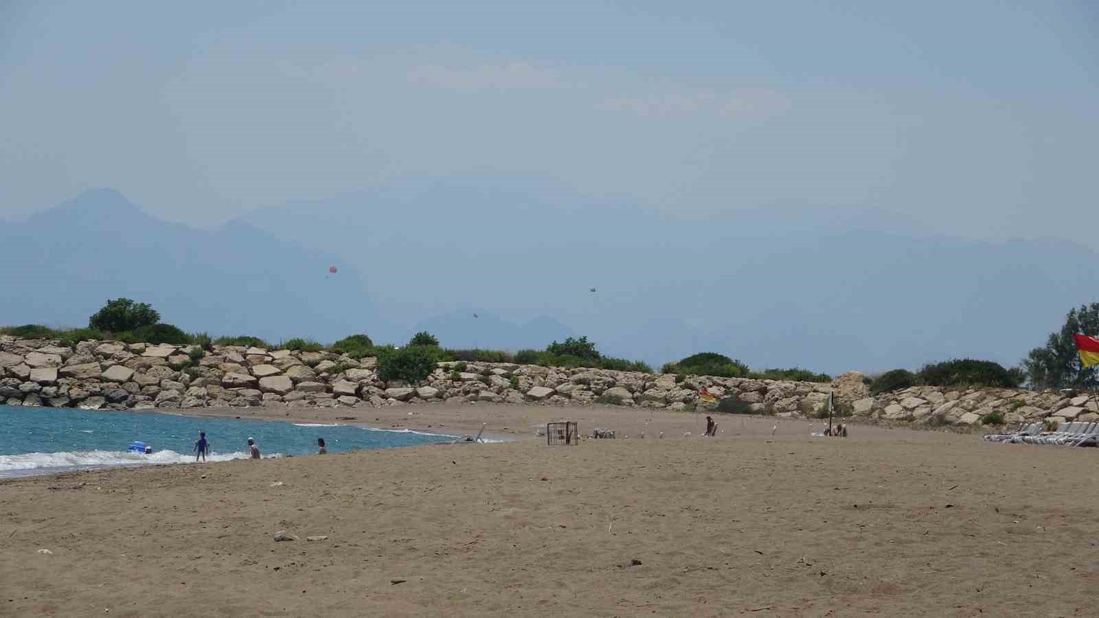 Denize sıfır 5 yıldızlı çardakların yerini halk plajları alıyor