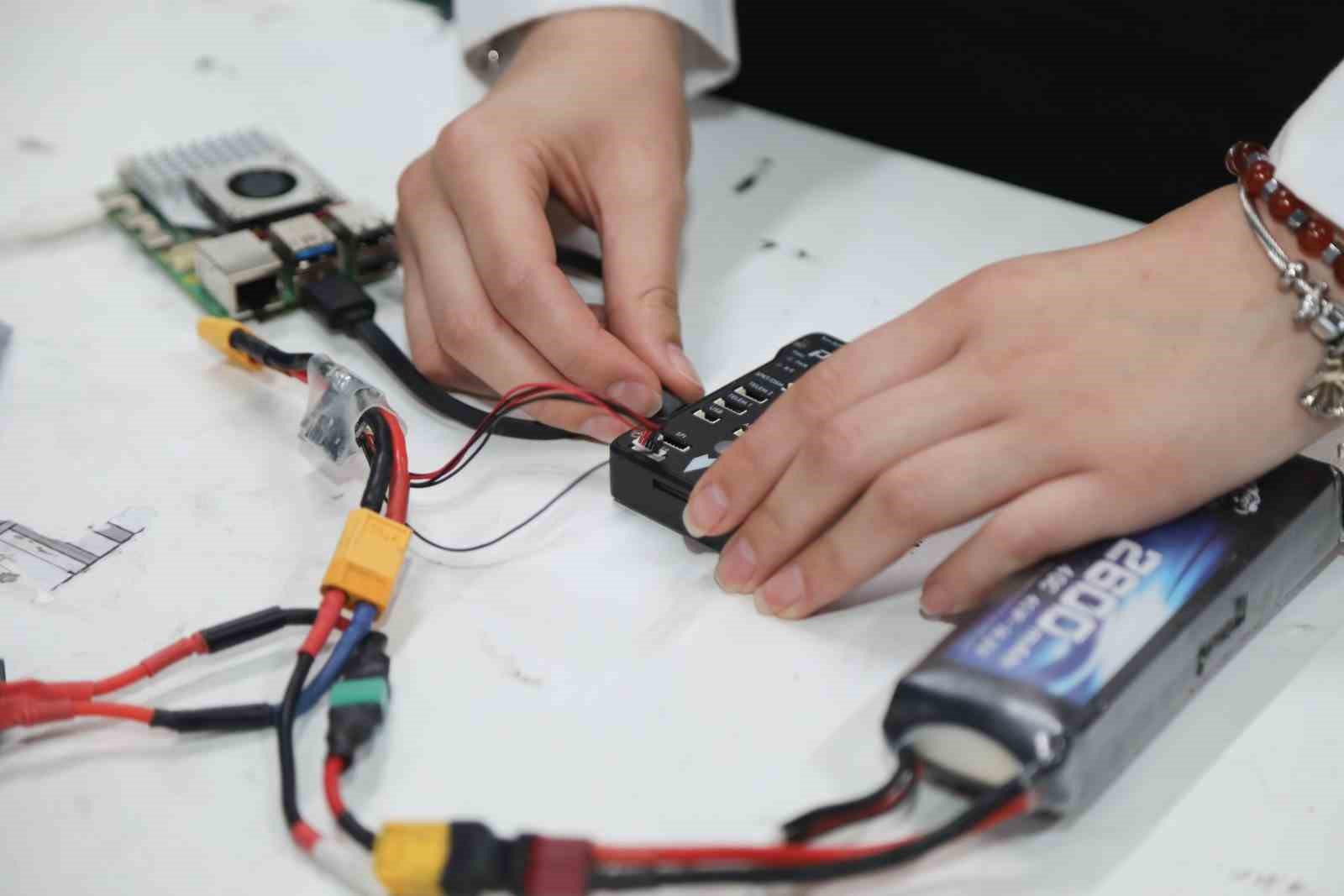 Bursalı öğrenciler, İHA yarışmasında dünya üçüncüsü oldu