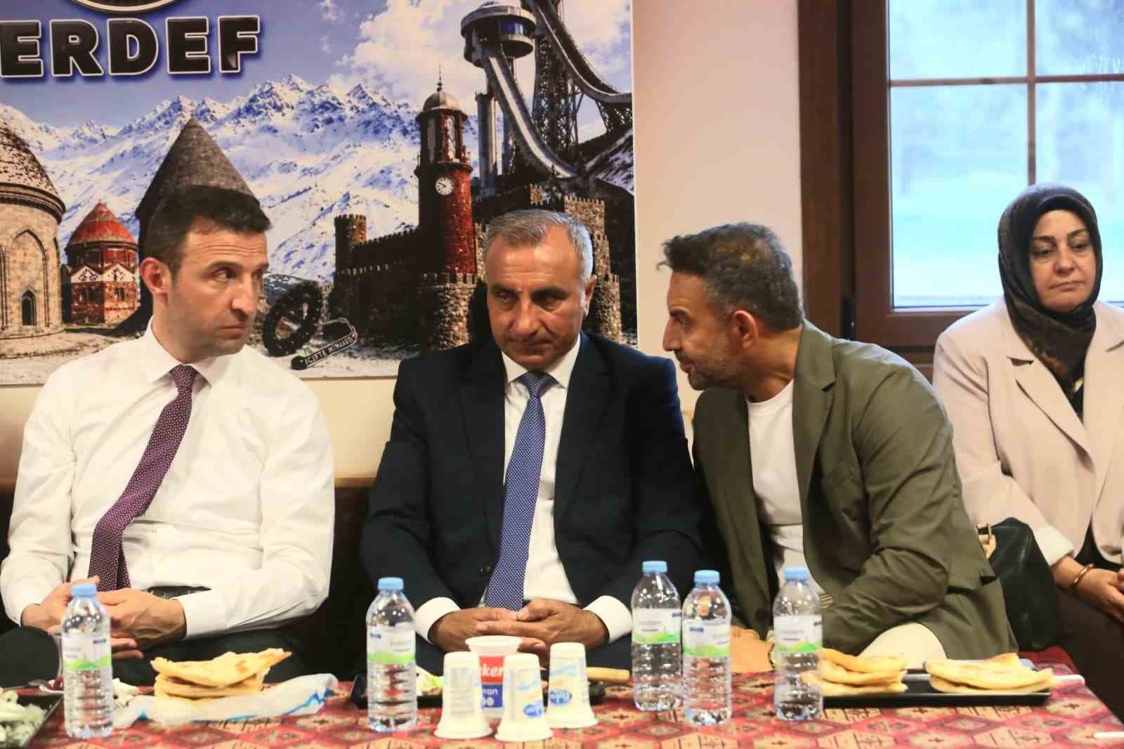 Erzurum Evi’nde buluştular:  Birlik ve beraberlik mesajı verdiler