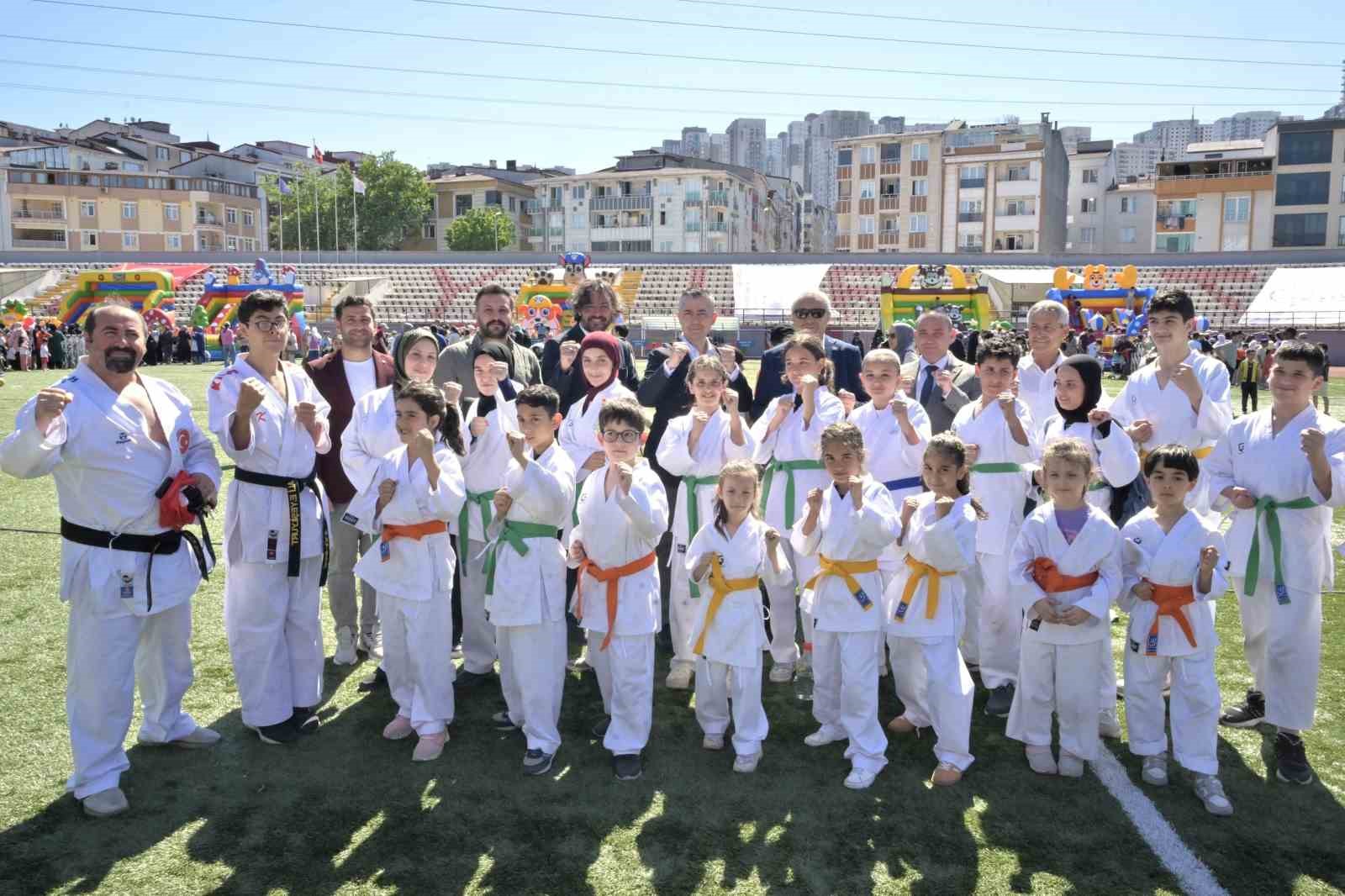 Esenyurt’ta karne coşkusu: Binlerce çocuk yaz tatiline şenlikle merhaba dedi