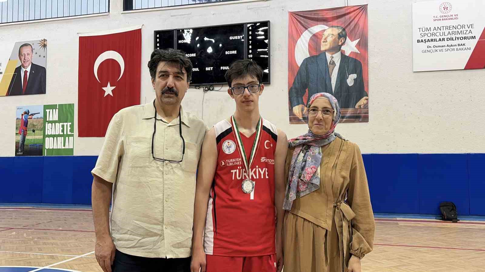 Mete Gazoz’dan ilham aldı, dünya ikincisi oldu
