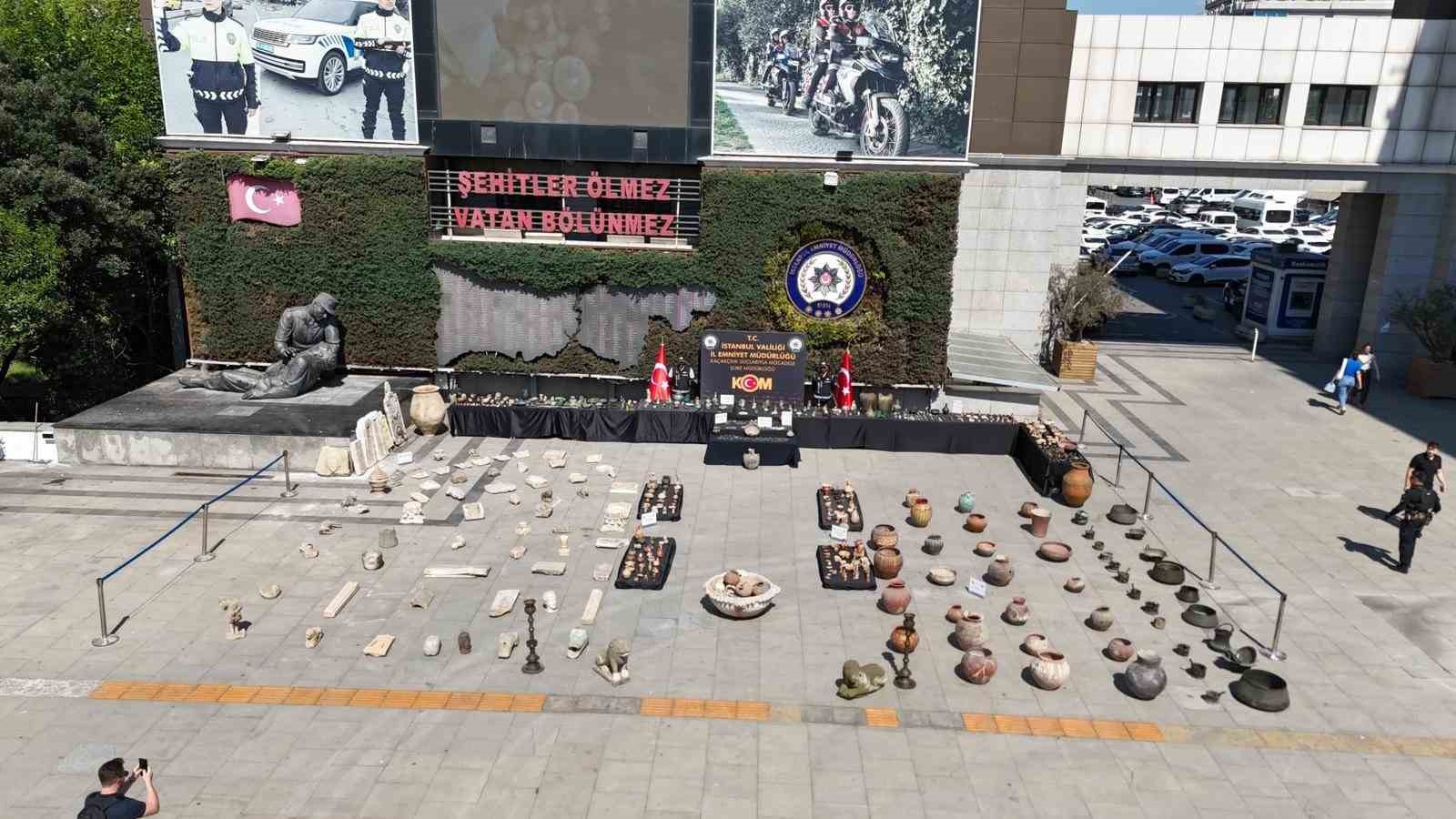 Beykoz’da ele geçirilen 10 bini aşkın eser ve sikkeler emniyette sergilendi