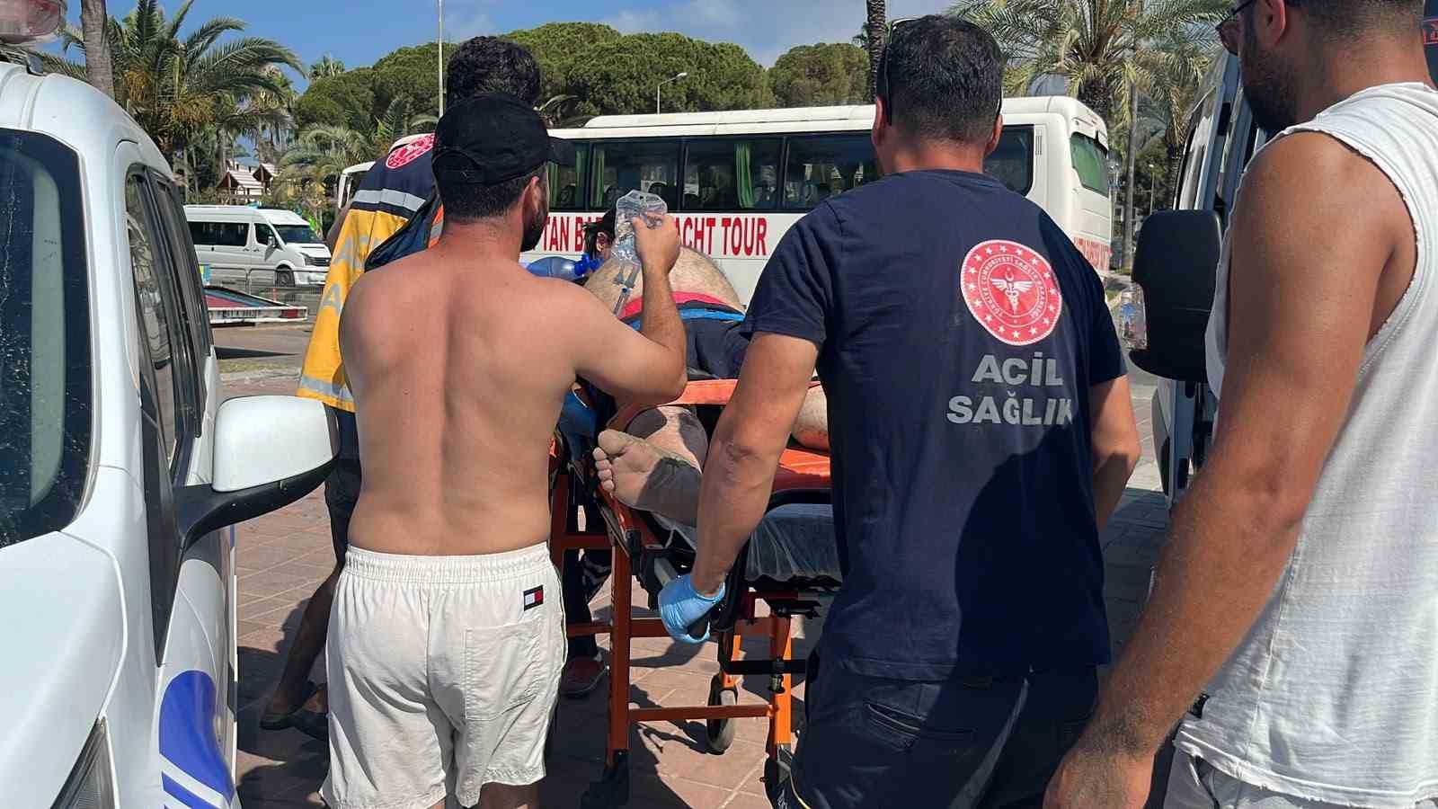 Alanya’da denizde boğulma tehlikesi geçiren yaşlı adam hastaneye kaldırıldı