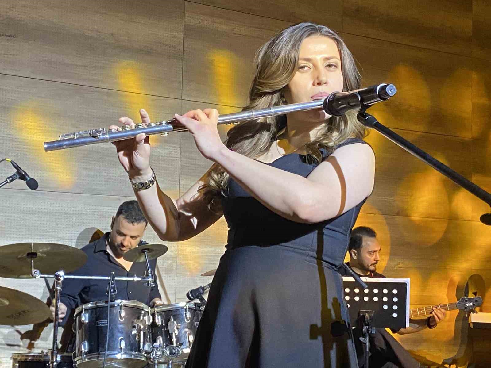 Öğretmenler sahneye çıktı, Alaşehir tek ses oldu
