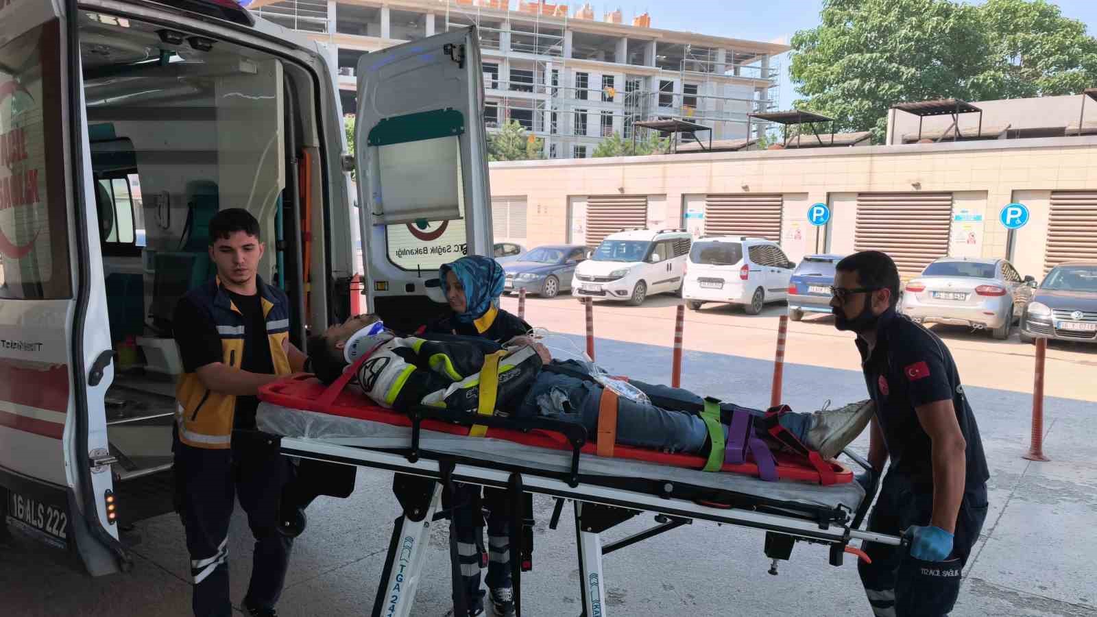 Tır ile motosiklet çarpıştı: 1 ağır yaralı