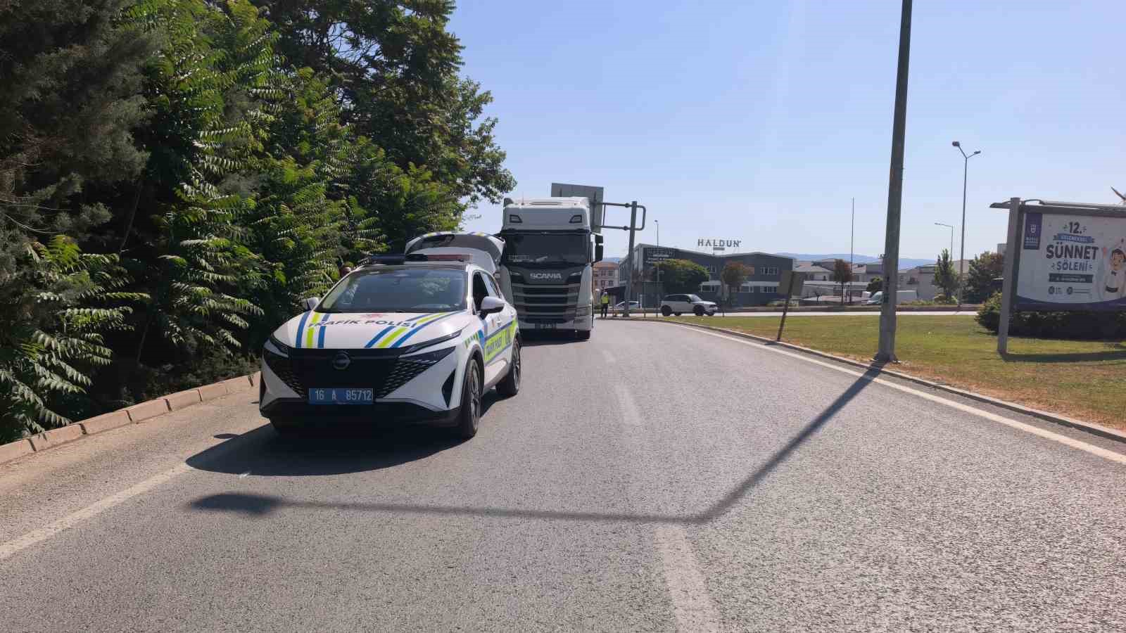 Tır ile motosiklet çarpıştı: 1 ağır yaralı