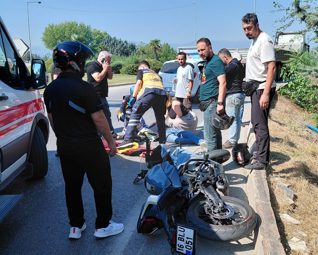 Tır ile motosiklet çarpıştı: 1 ağır yaralı