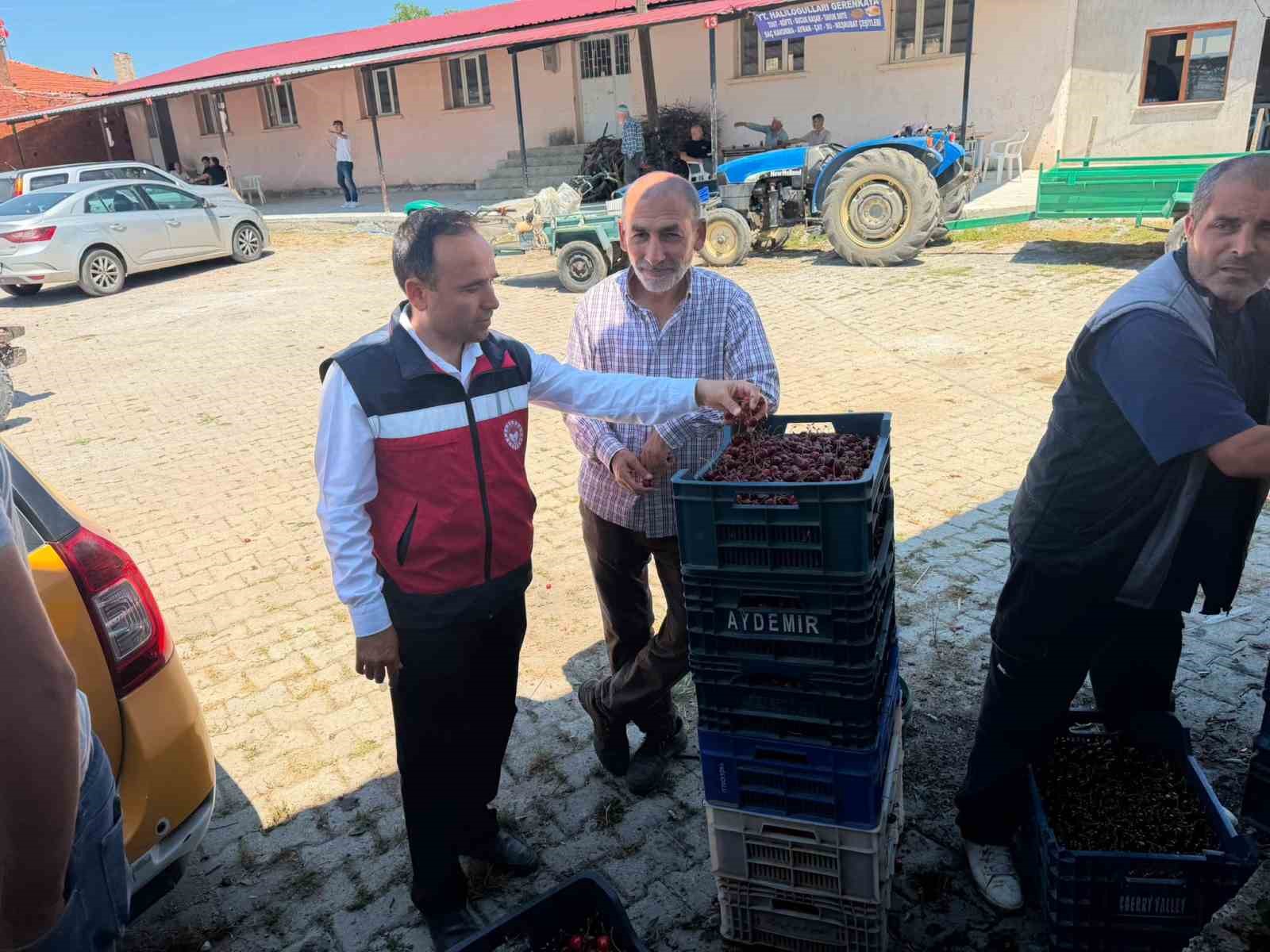 Simav İlçe Tarım ve Orman Müdürlüğünden kiraz alım merkezlerine ziyaret