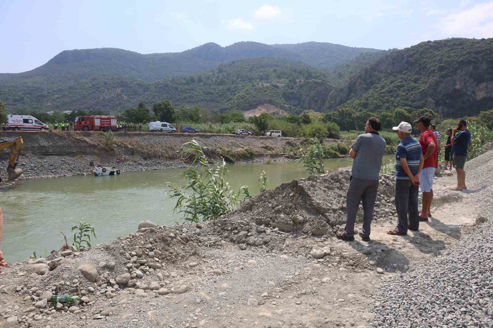 Balık tutmak için geldiği nehre aracıyla uçan adam öldü