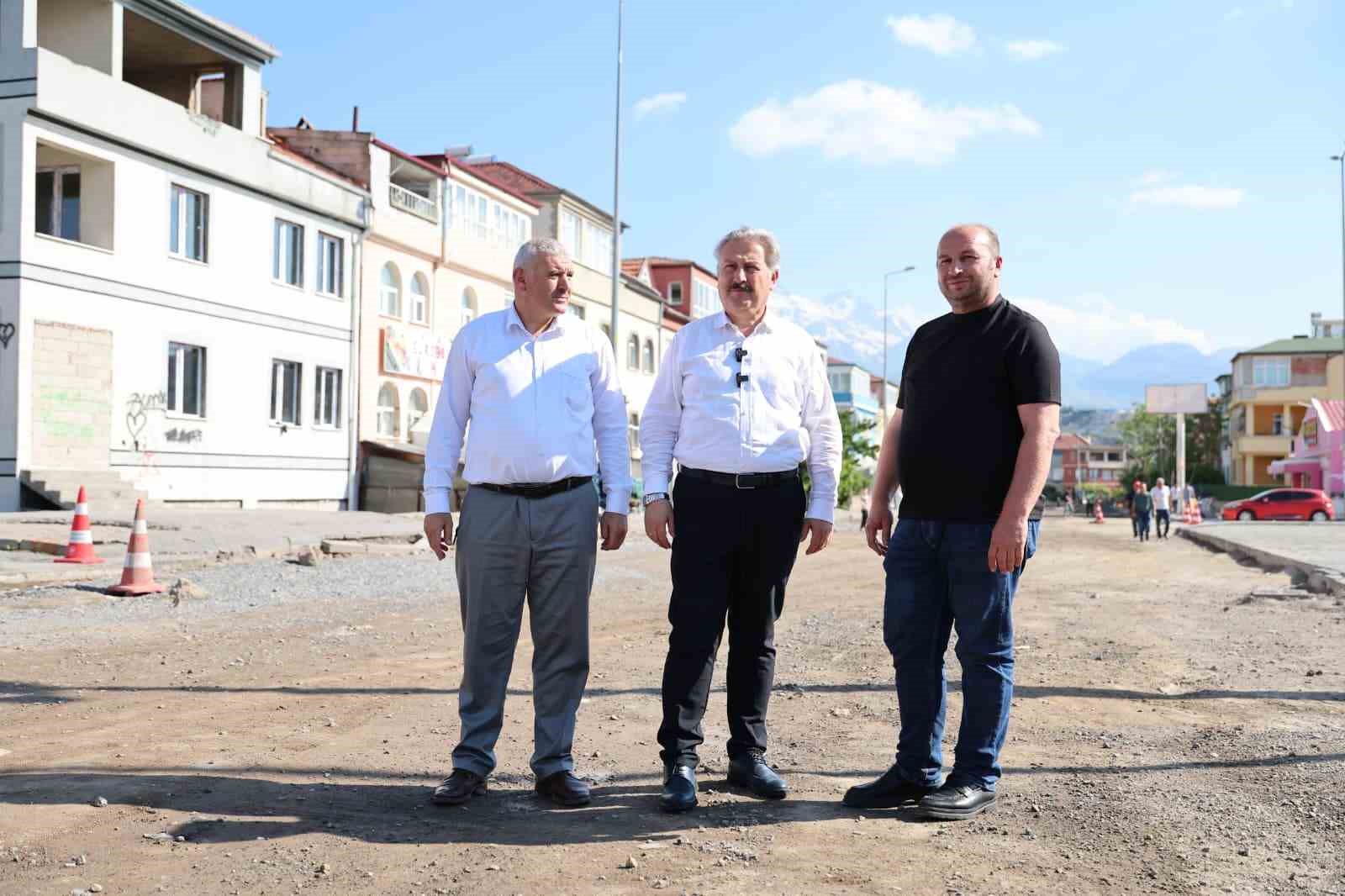 Melikgazi Belediyesi’nden 4 mahalleye asfalt atağı