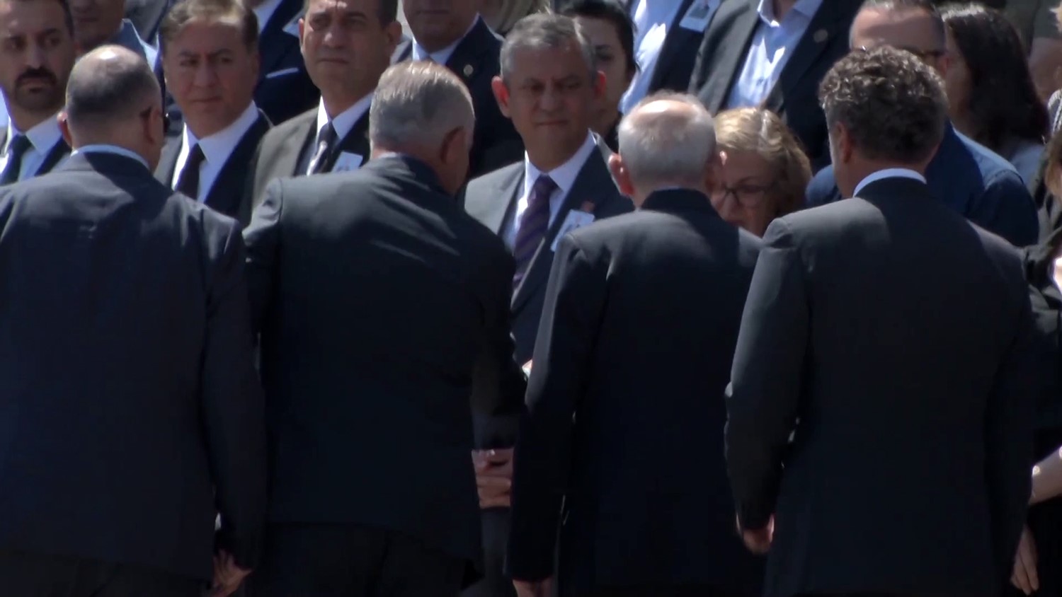 Kılıçdaroğlu ve Özel, mutlak butlan kararından sonra ilk kez cenaze töreninde yan yana geldi