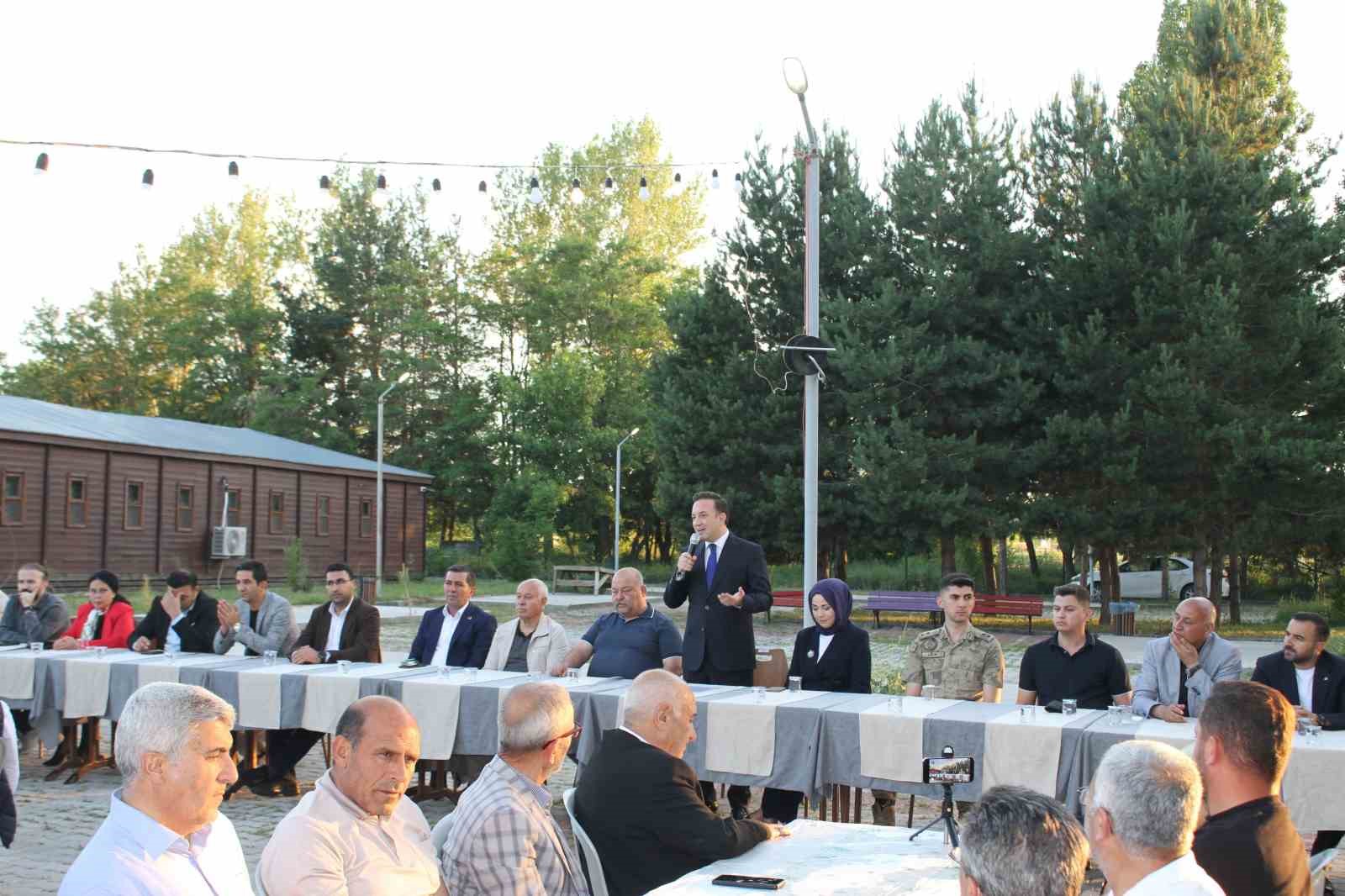 Malazgirt’te Kaymakam Göksu Bayram’a duygu dolu veda
