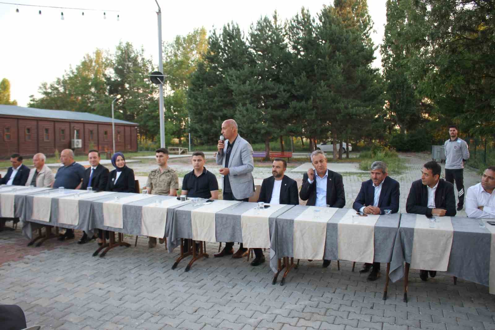 Malazgirt’te Kaymakam Göksu Bayram’a duygu dolu veda