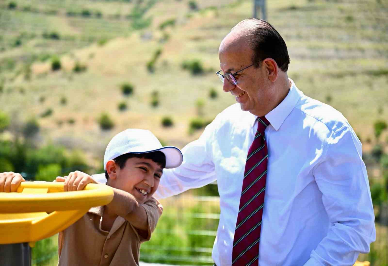 Yeşilyurt Belediyesi’nden Banazı’ya güneş enerjili çocuk parkı