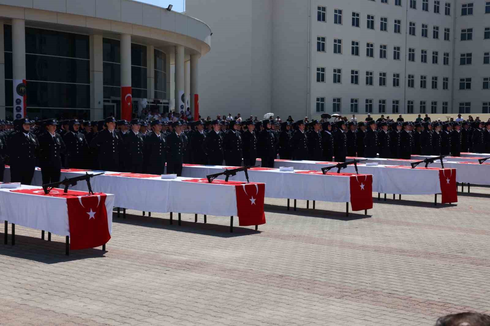Akyurt Polis Meslek Yüksekokulu’nda mezuniyet coşkusu
