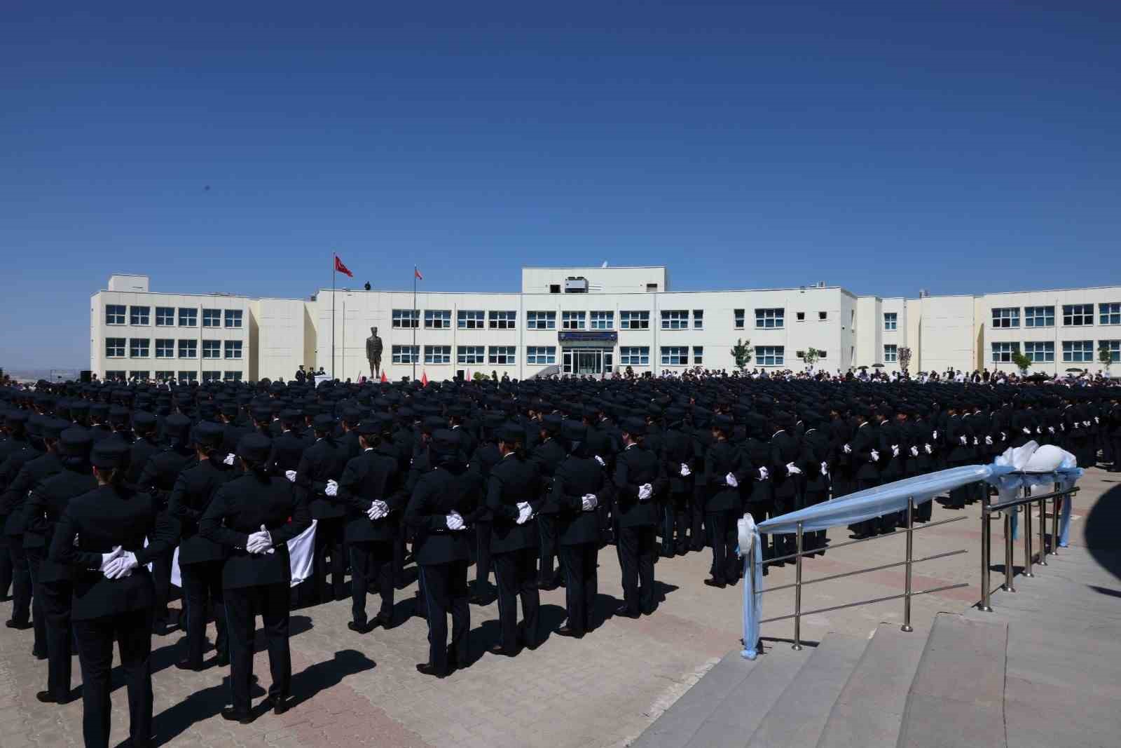 Akyurt Polis Meslek Yüksekokulu’nda mezuniyet coşkusu