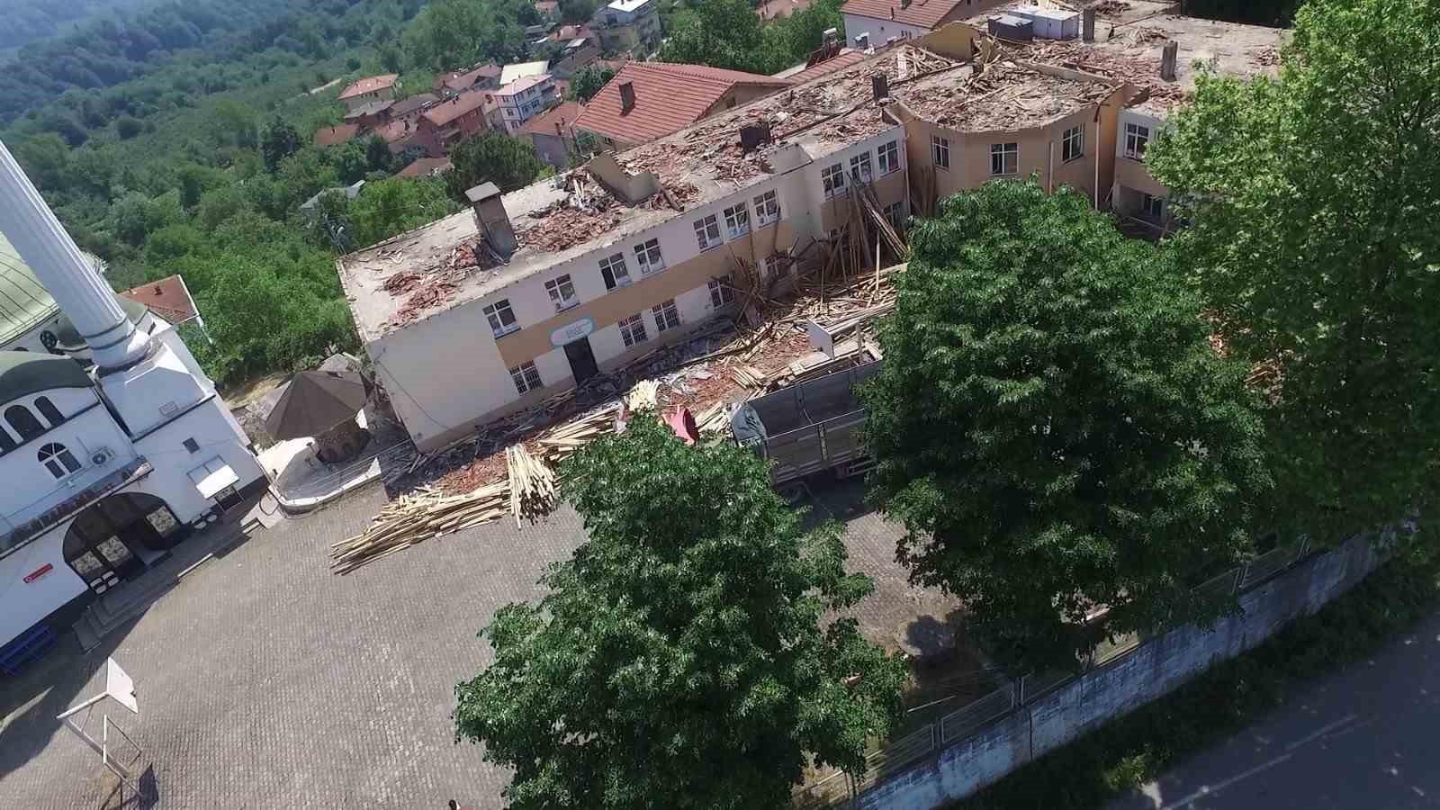 Büyük Tekke halkı yeni okul için çağrıda bulundular