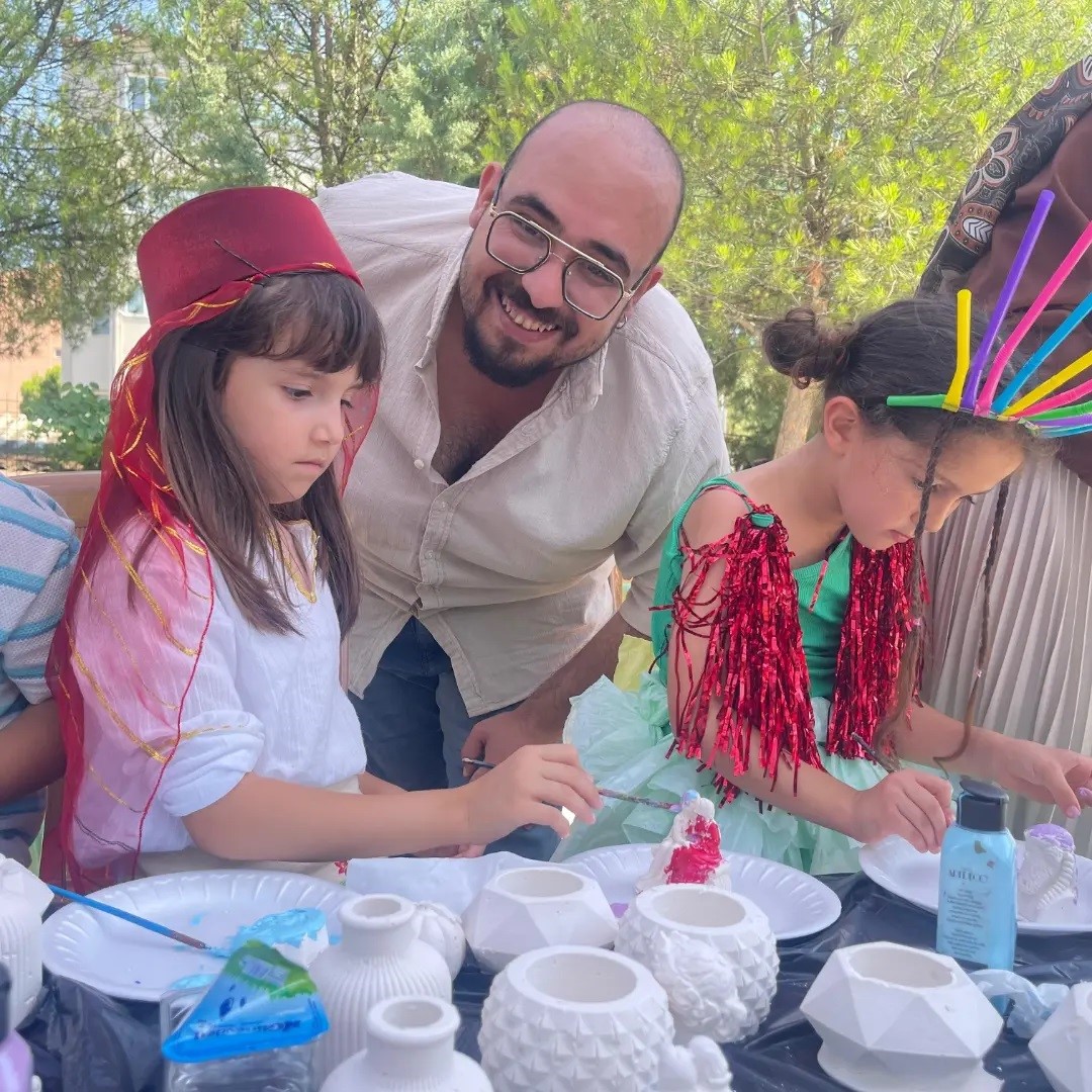 Menteşe’de gönüllü gençler miniklerin mutluluğuna ortak oldu