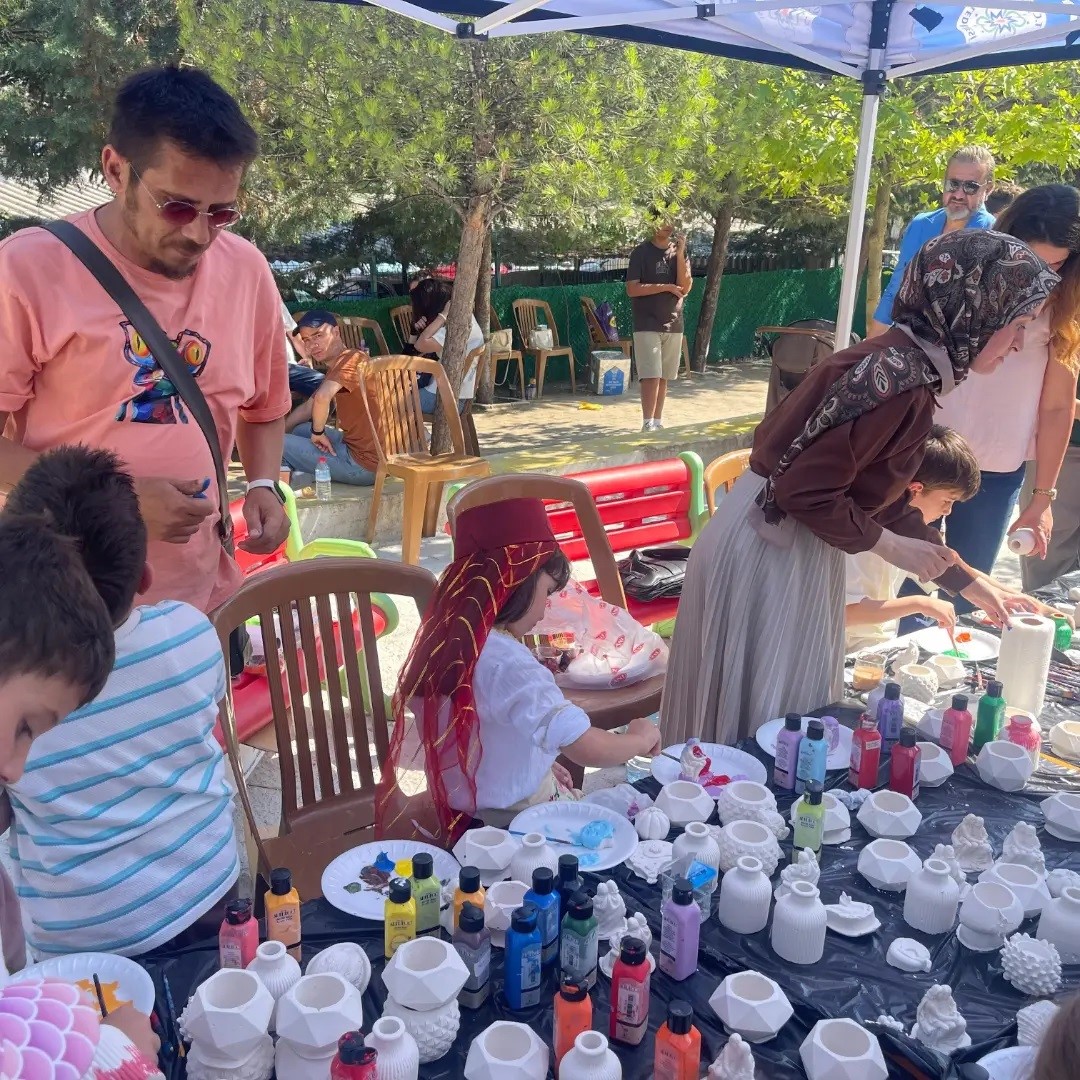 Menteşe’de gönüllü gençler miniklerin mutluluğuna ortak oldu