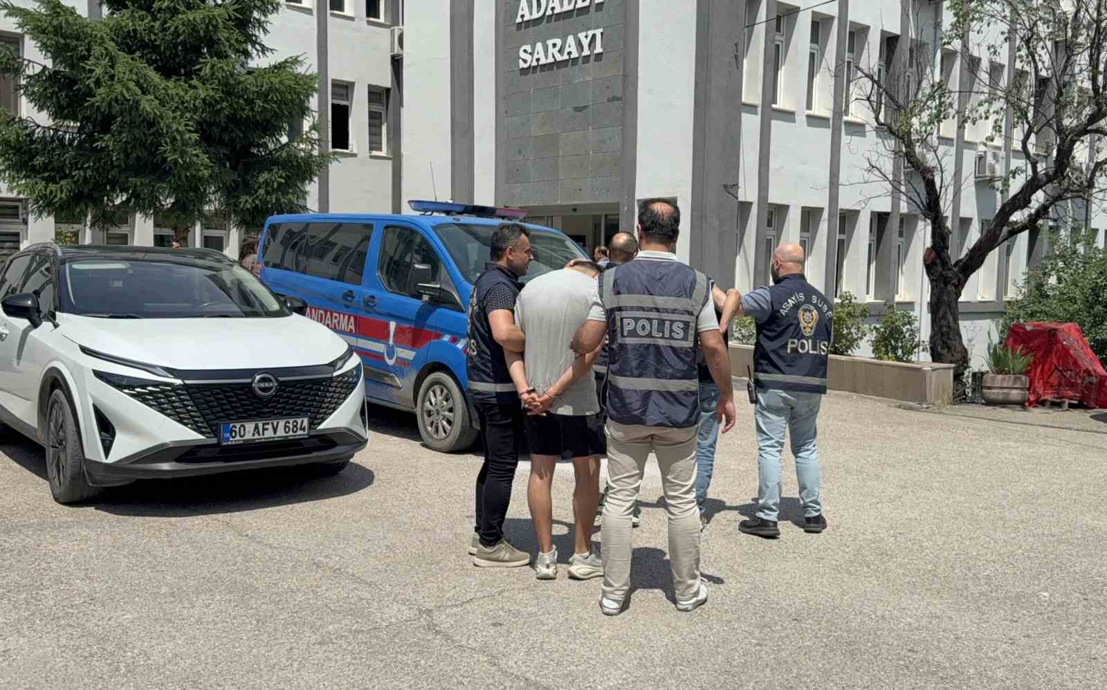 "MİT"  personeli yalanıyla yaşlı kadını dolandıran 2 şüpheli tutuklandı