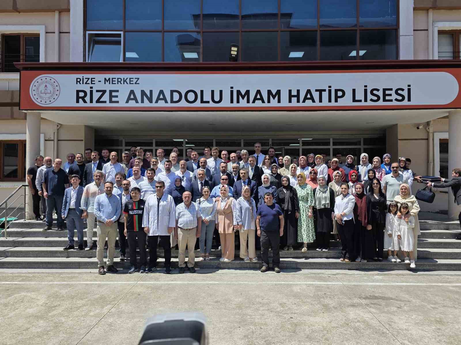 Bakan Tekin: "Tüm kararları öğretmenlerimizle istişare ederek alıyoruz"