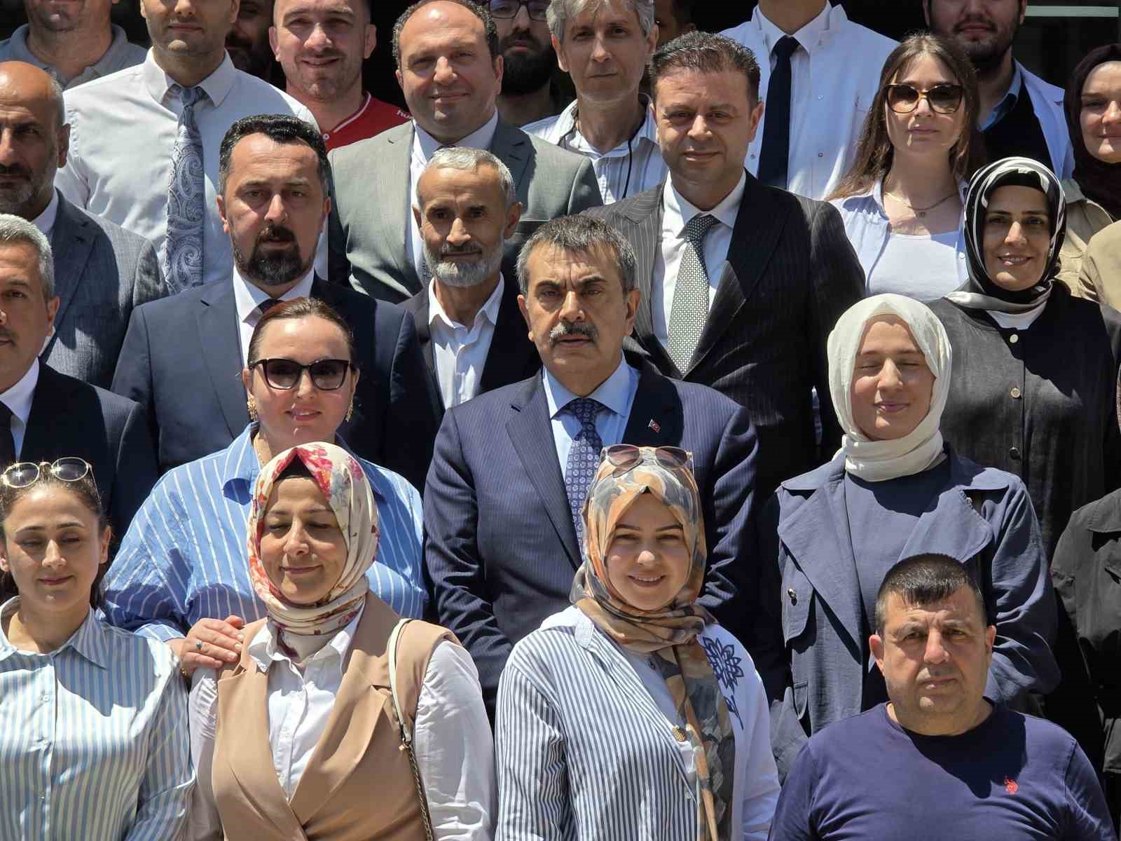 Bakan Tekin: "Tüm kararları öğretmenlerimizle istişare ederek alıyoruz"
