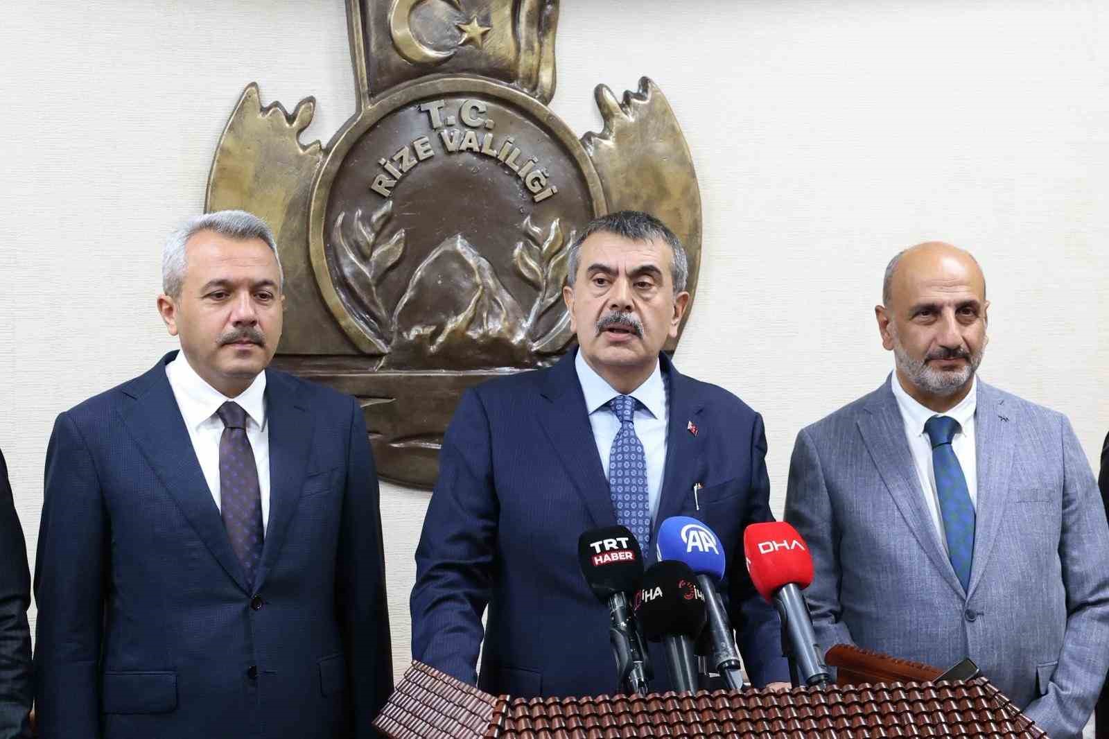 Bakan Tekin: "Tüm kararları öğretmenlerimizle istişare ederek alıyoruz"
