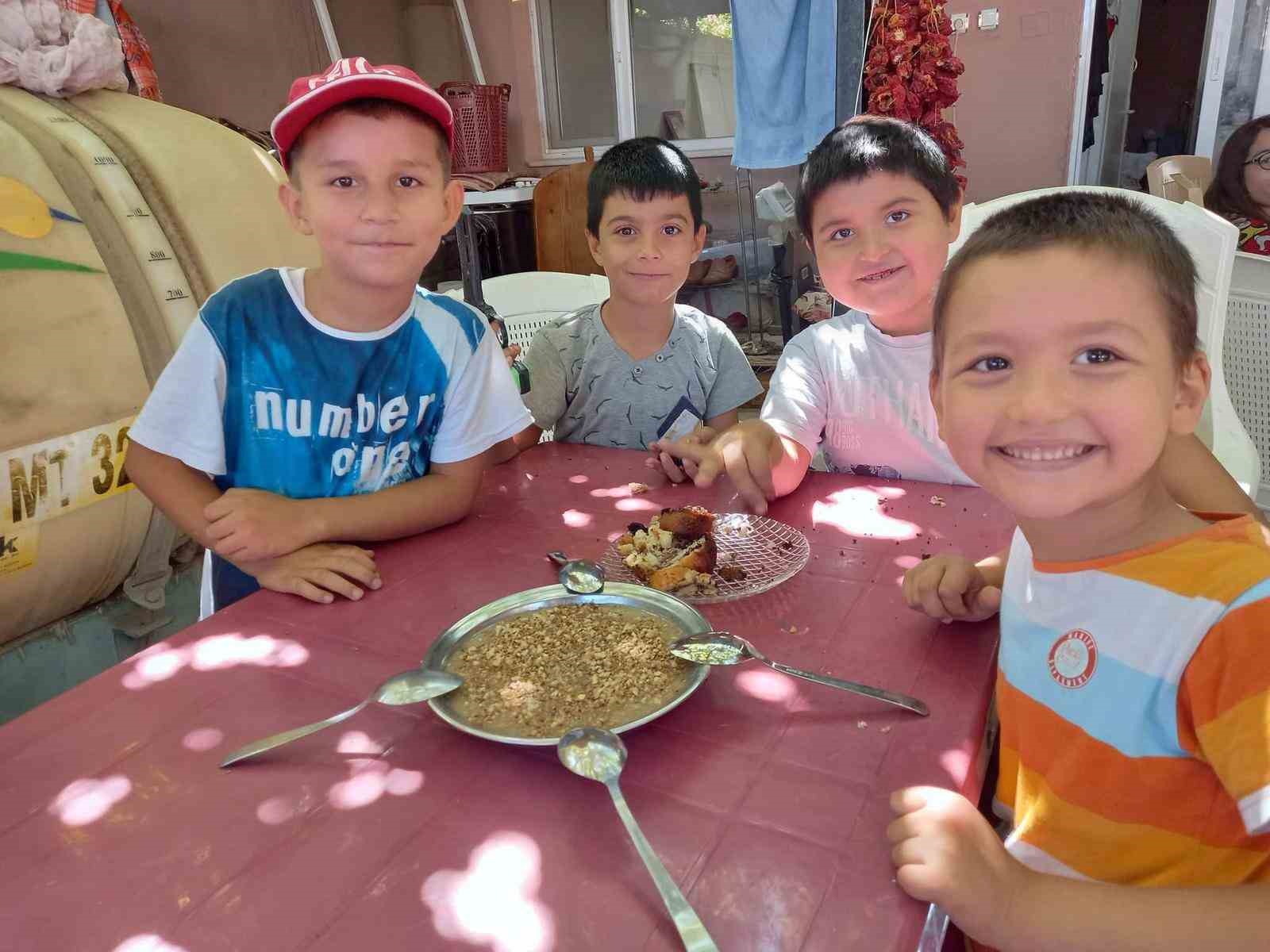 Sarıgöl’de aşure kazanları kaynamaya başladı