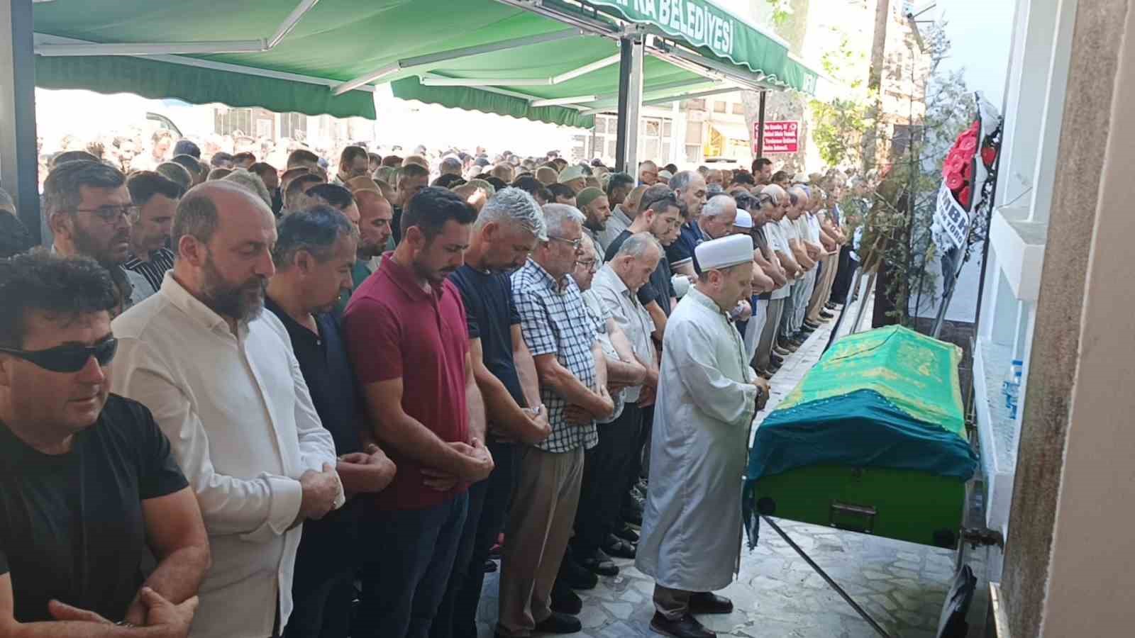 Derbent Barajı’nda ölü bulunan 2 çocuk annesi kadın, son yolculuğuna uğurlandı