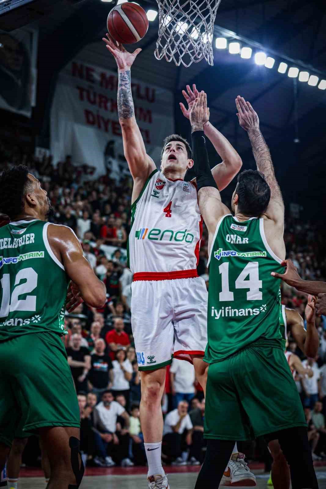 Karşıyaka Basketbol’da iki ayrılık