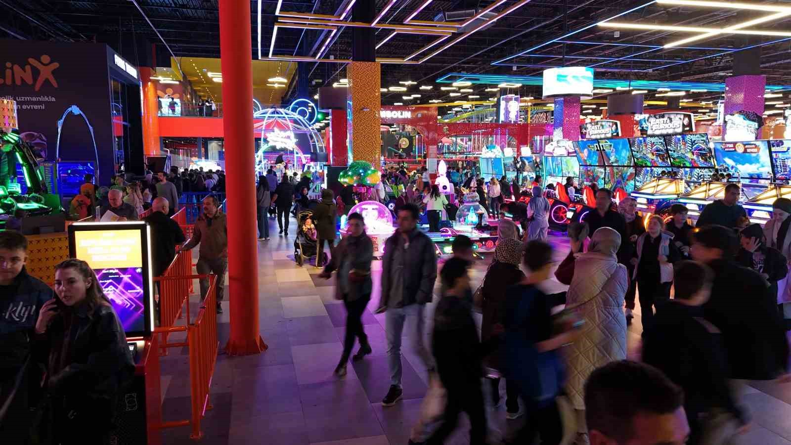 Karne heyecanı yaşayan çocuklar Forum Ankara’da ZeplinX’in eğlence ve teknoloji dünyasıyla buluşuyor