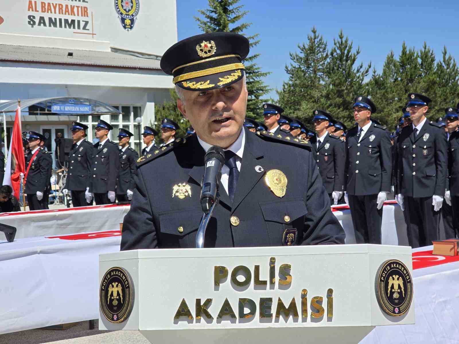 Terör gazisi olan babasıyla birlikte gurur dolu anlar yaşadı