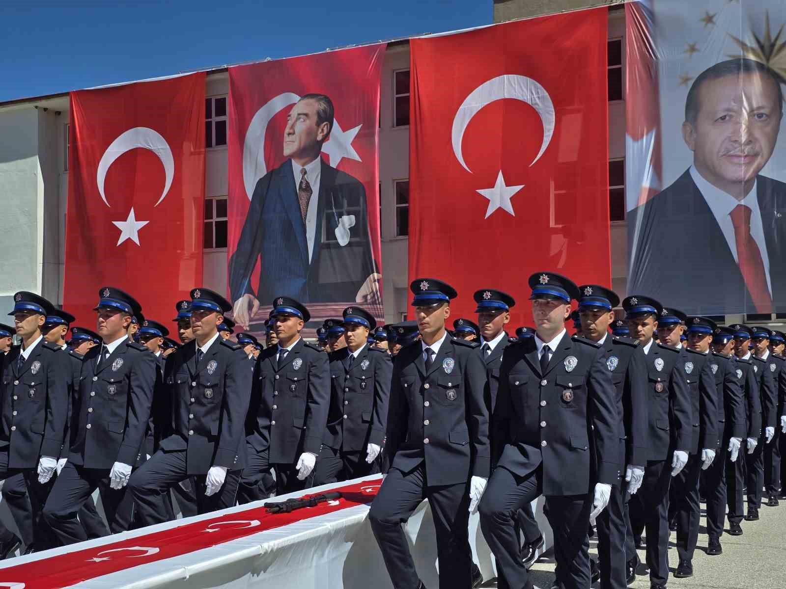 Terör gazisi olan babasıyla birlikte gurur dolu anlar yaşadı