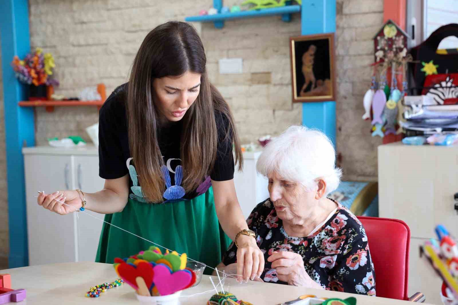 Alzheimer hastaları Mavi Ev’de buluşuyor