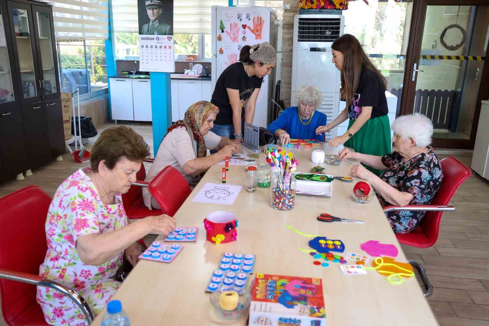 Alzheimer hastaları Mavi Ev’de buluşuyor