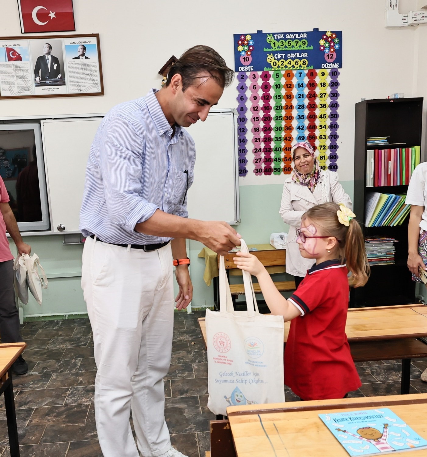Minik Hamza’nın ilk mektubu İl Müdürü Öztürk’ü duygulandırdı