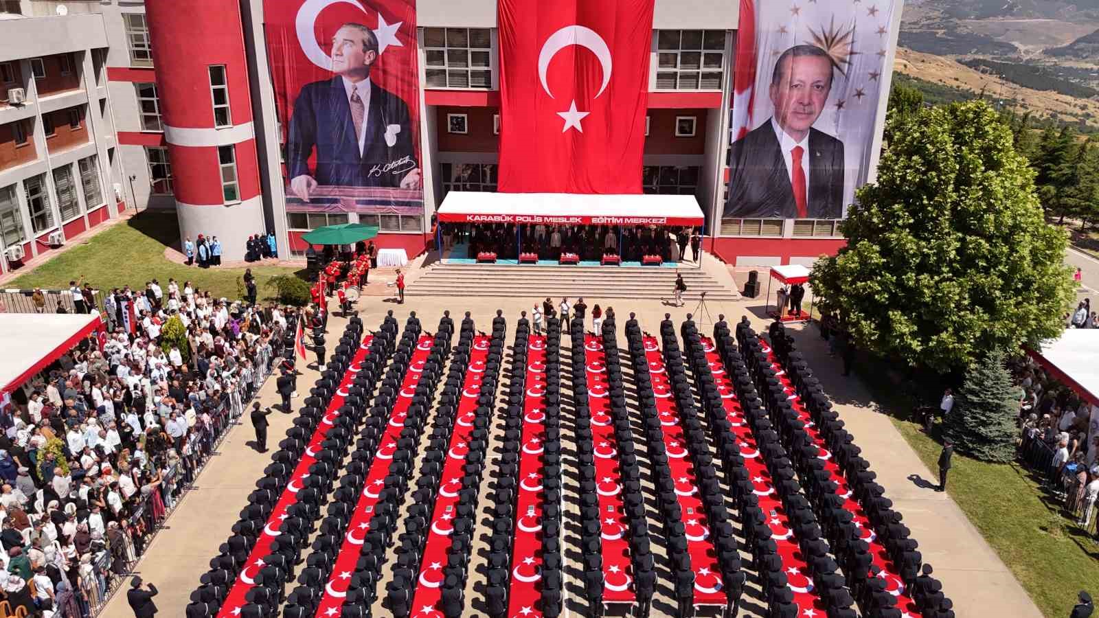 POMEM’de mezuniyet coşkusu: 408 öğrenci polisliğe ilk adımını attı