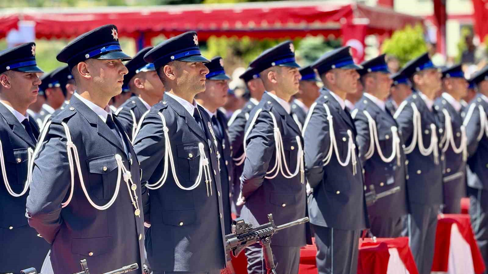 POMEM’de mezuniyet coşkusu: 408 öğrenci polisliğe ilk adımını attı