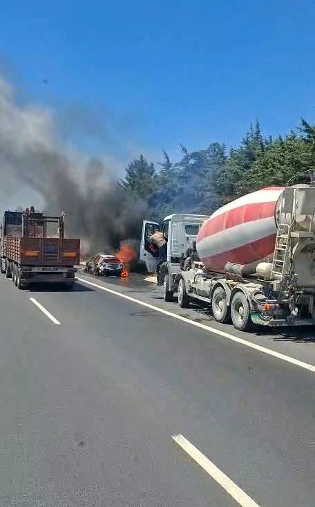 TEM Kumburgaz’da araç yangını
