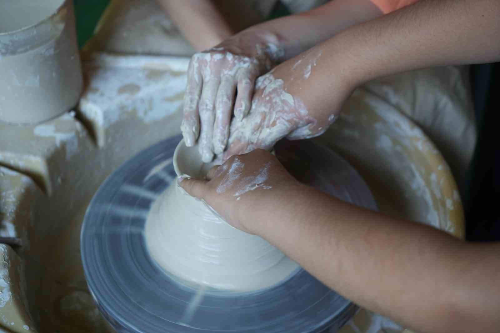 Geleneksel çömlekçilik minik ellerde hayat buldu