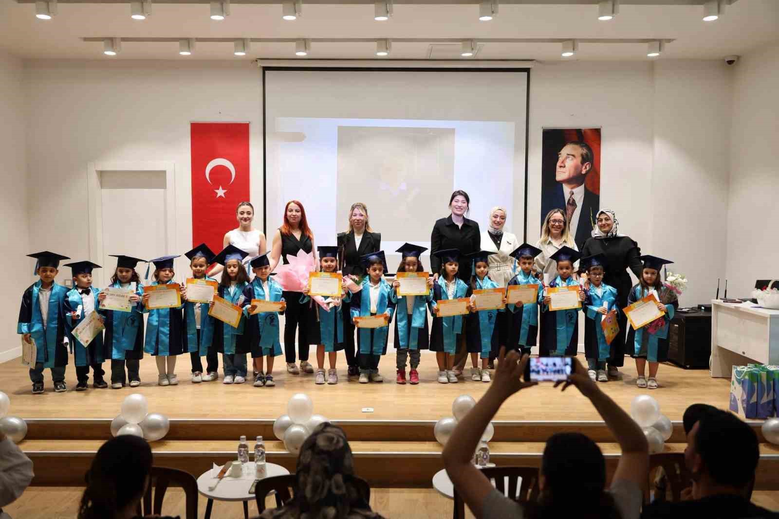 Merkezefendi’de kreş öğrencilerinin mezuniyet sevinci