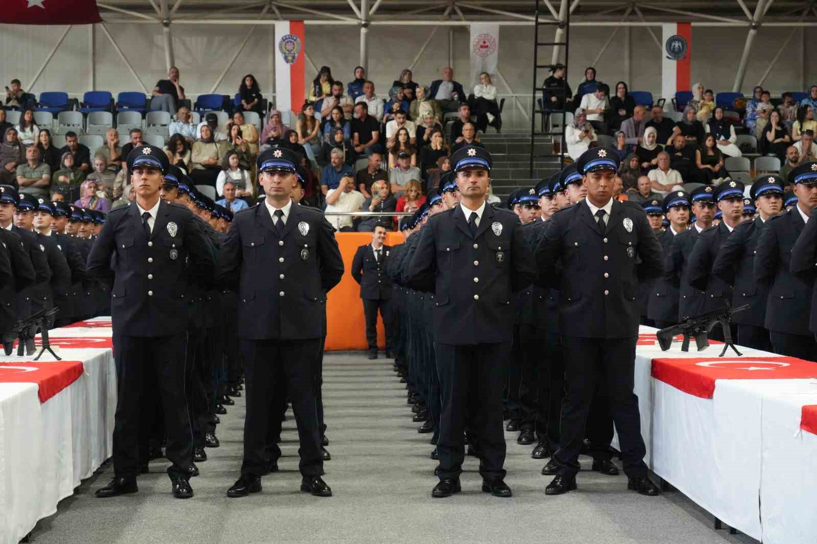 Bayburt’ta 342 polis adayı mezuniyet sevinci yaşadı