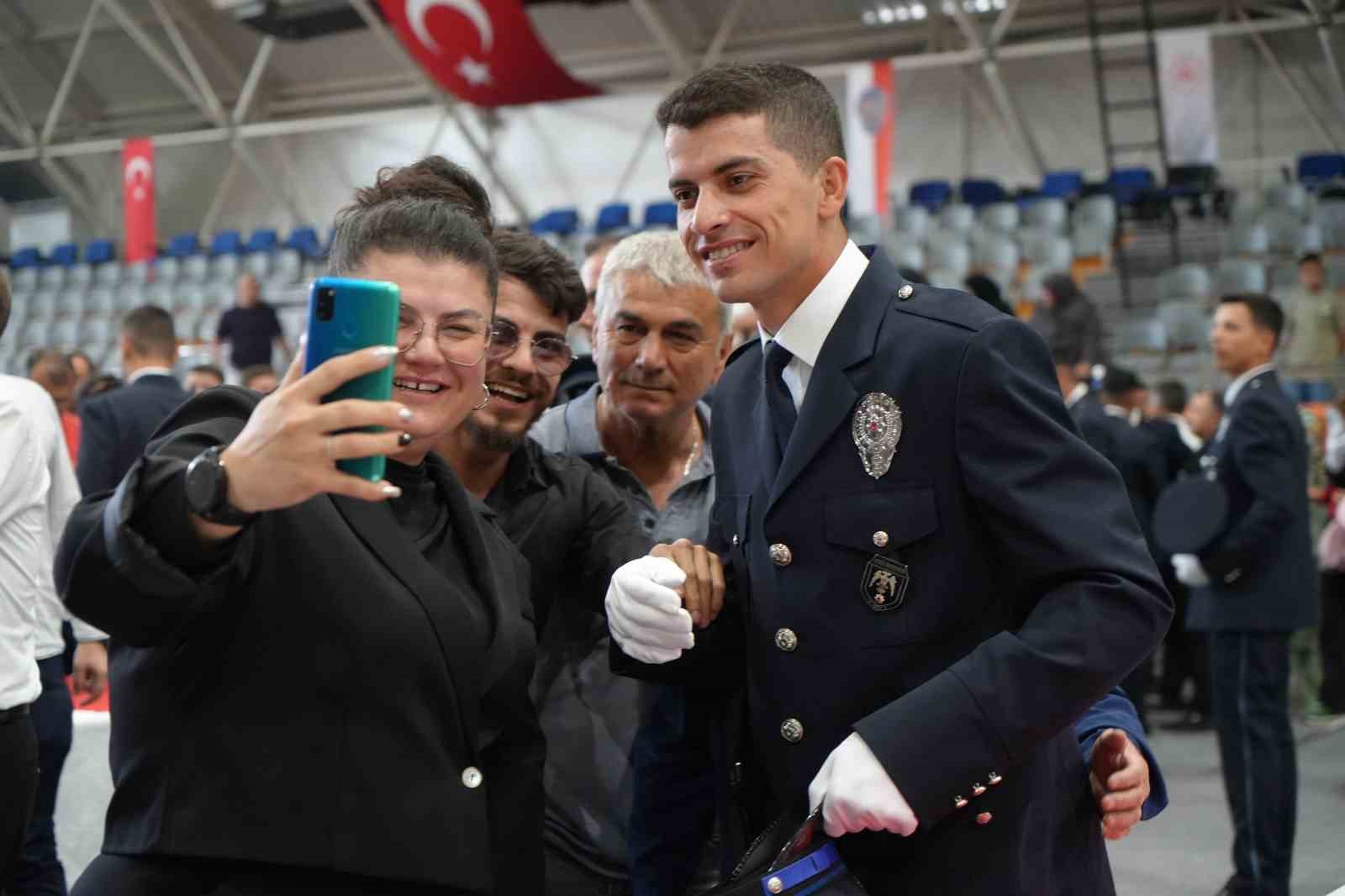 Bayburt’ta 342 polis adayı mezuniyet sevinci yaşadı