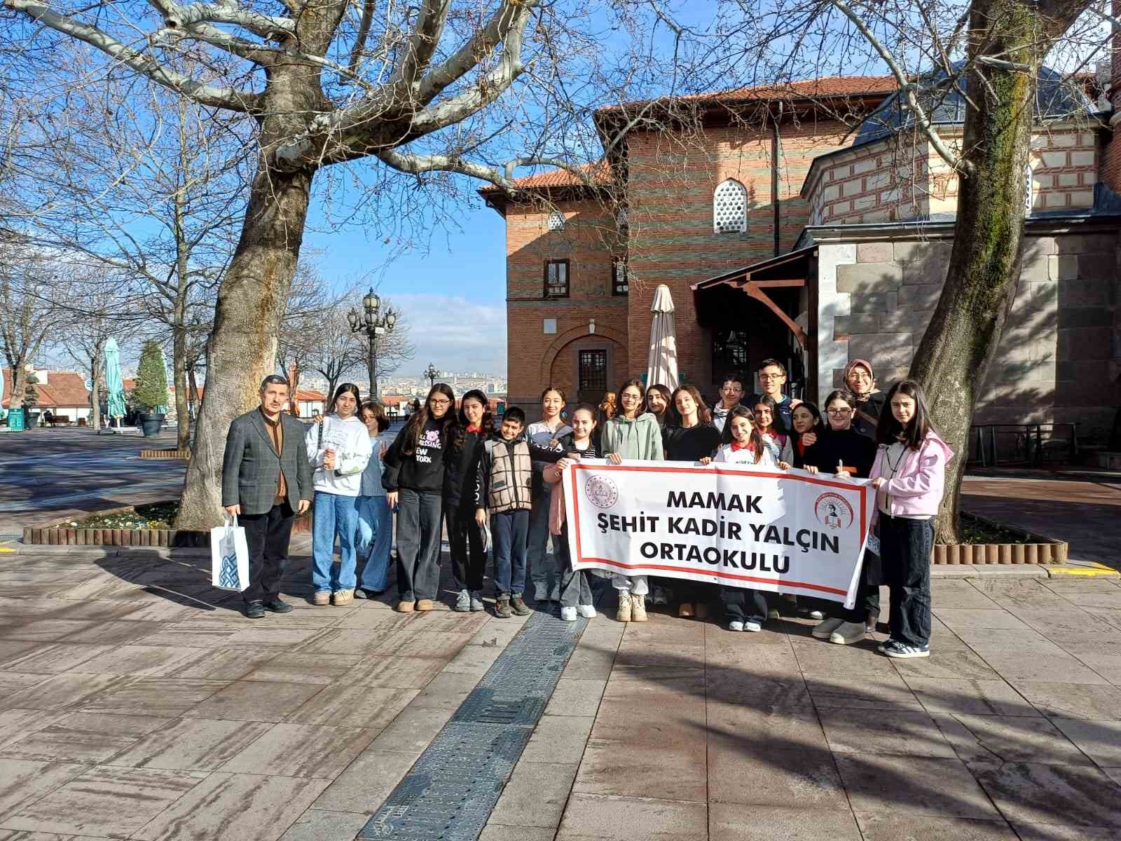 Ortaokul öğrencilerinin 2,5 yıllık emekle hazırladığı kitap ve dergi yayımlandı
