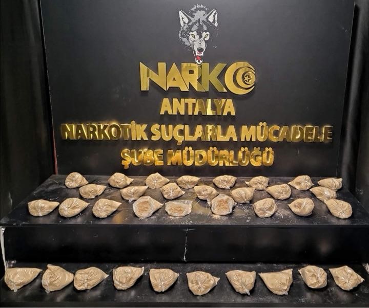 Antalya’da 16,6 kilogram eroin ele geçirildi