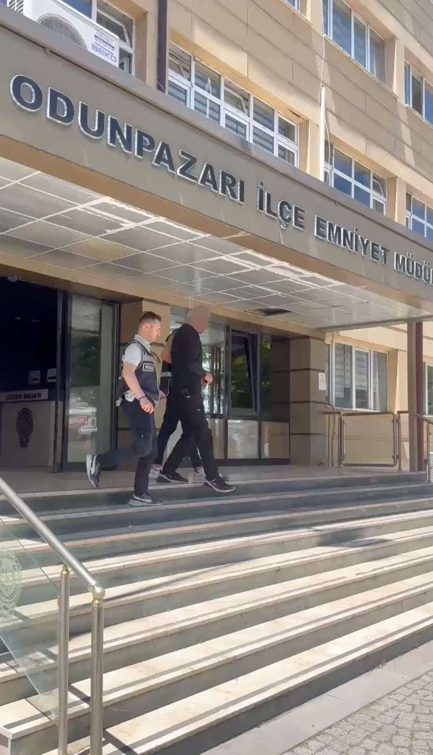 Eskişehir’de cinayet hükümlüsü 2 firari, polis ekiplerince yakalandı