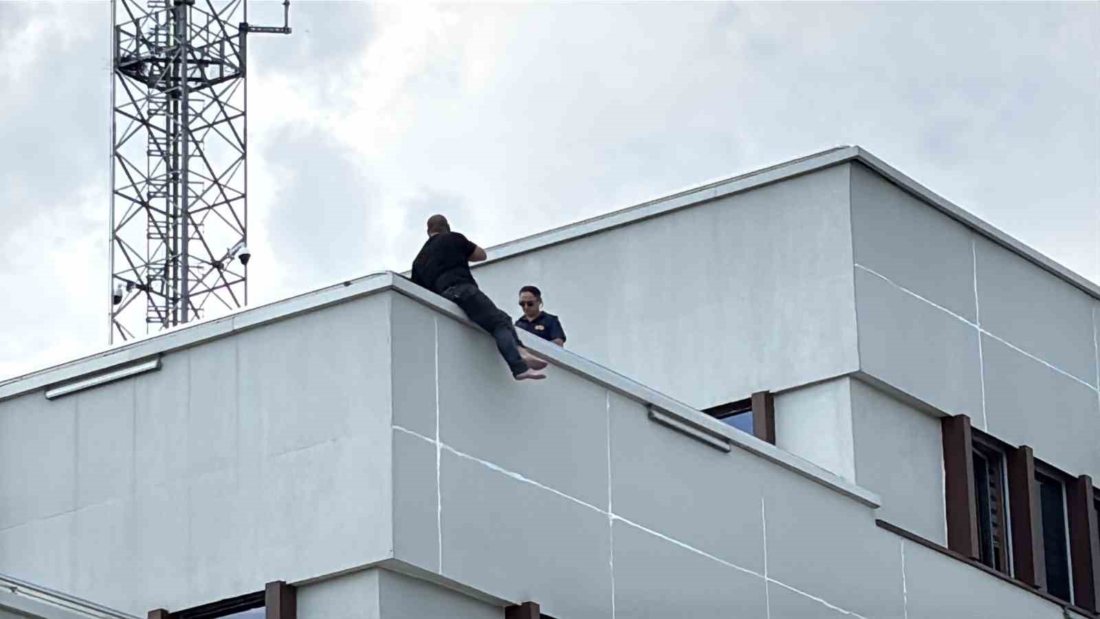Bolu’da 2 milyon liralık salep cezasına isyan edip çatıya çıktı