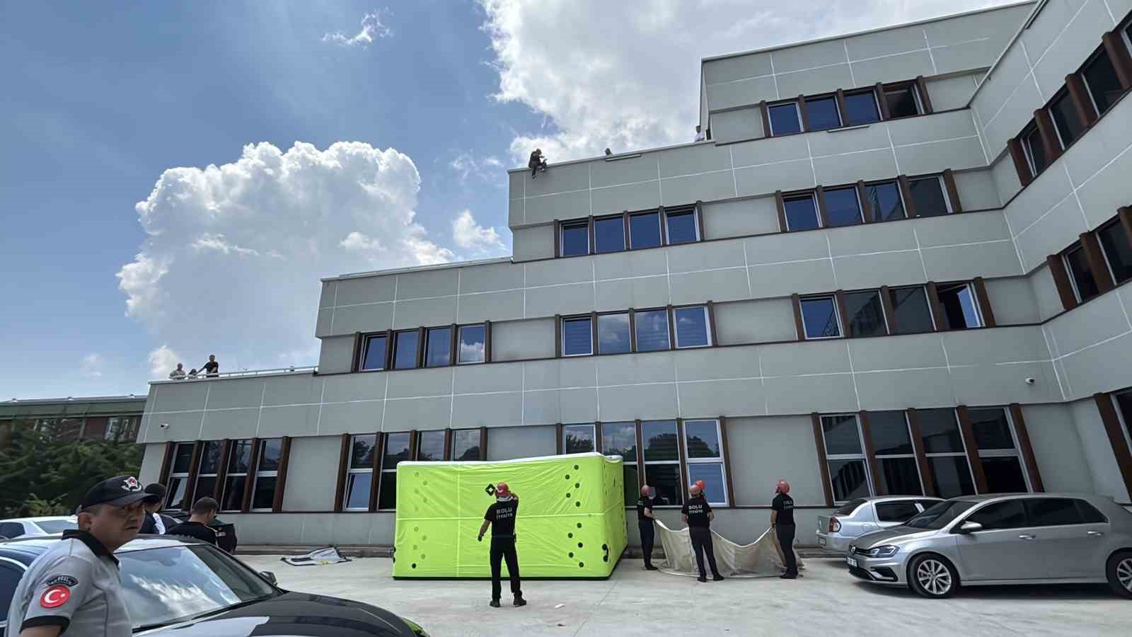 Bolu’da 2 milyon liralık salep cezasına isyan edip çatıya çıktı