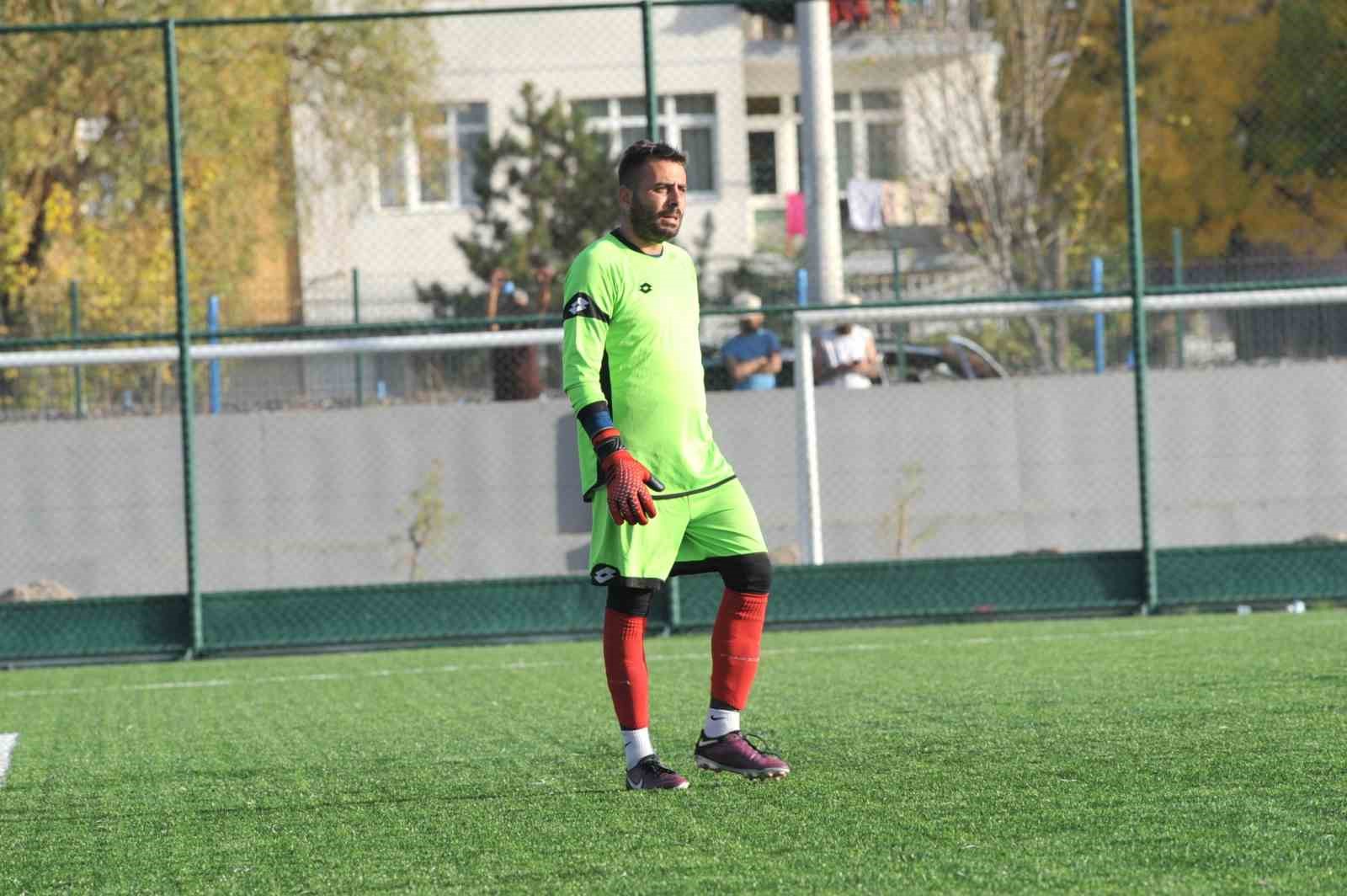 Baykal Altay futbolu bıraktı