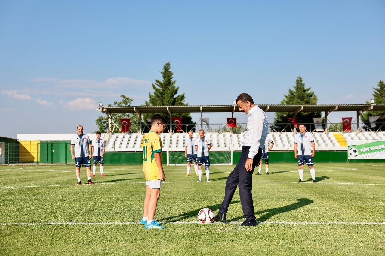 Denizli Büyükşehir Belediyesi Birimler Arası Futbol Turnuvası coşkuyla başladı